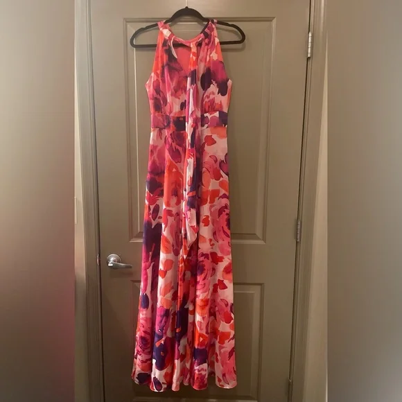 Beautiful Long Eliza J Floral Dress - Picture 2 of 9